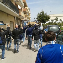 Corteo ultras Trani verso stadio Licata