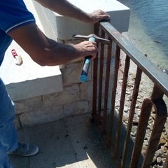 Ringhiere in metallo tra il Castello e la Cattedrale: lavori in corso