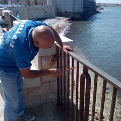 Ringhiere in metallo tra il Castello e la Cattedrale: lavori in corso