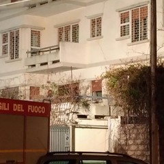 Incendio in un'abitazione sul lungomare Cristoforo Colombo