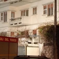 Incendio in un'abitazione sul lungomare Cristoforo Colombo