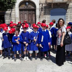 Catena umana in Piazza Longobardi per l'anniversario di Falcone