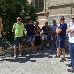 Protesta degli operai Eurocoop fuori il Comune di Trani