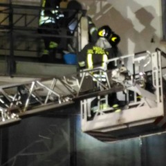 Cornicione pericolante in via De Gennaro