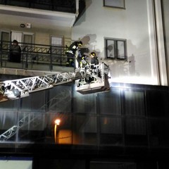 Cornicione pericolante in via De Gennaro