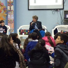 Dacia Maraini dialoga con gli studenti della Petronelli