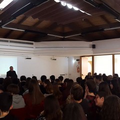 Studenti in biblioteca