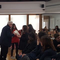 Studenti in biblioteca