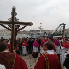 Le immagini della processione e dell'accoglienza della reliquia