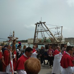 Le immagini della processione e dell'accoglienza della reliquia