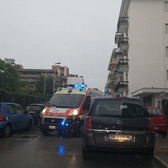Ambulanza in via Gualanti