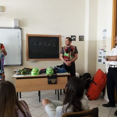 Studenti e soccorritori del Soccorso Alpino di Puglia