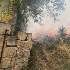 Incendio in via Monte d'Alba