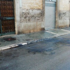 Auto incendiata in via Umberto