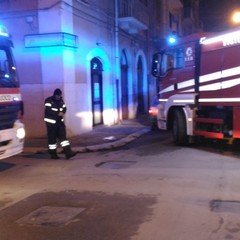 Auto incendiata in via Umberto