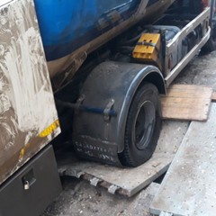 Autocisterna bloccata sulla Trani Corato