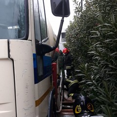 Autocisterna bloccata sulla Trani Corato