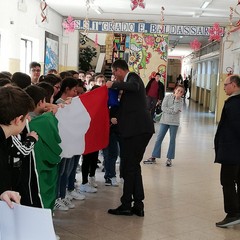 Consegna bandiere nelle scuole di Trani