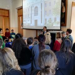 Consegna bandiere nelle scuole