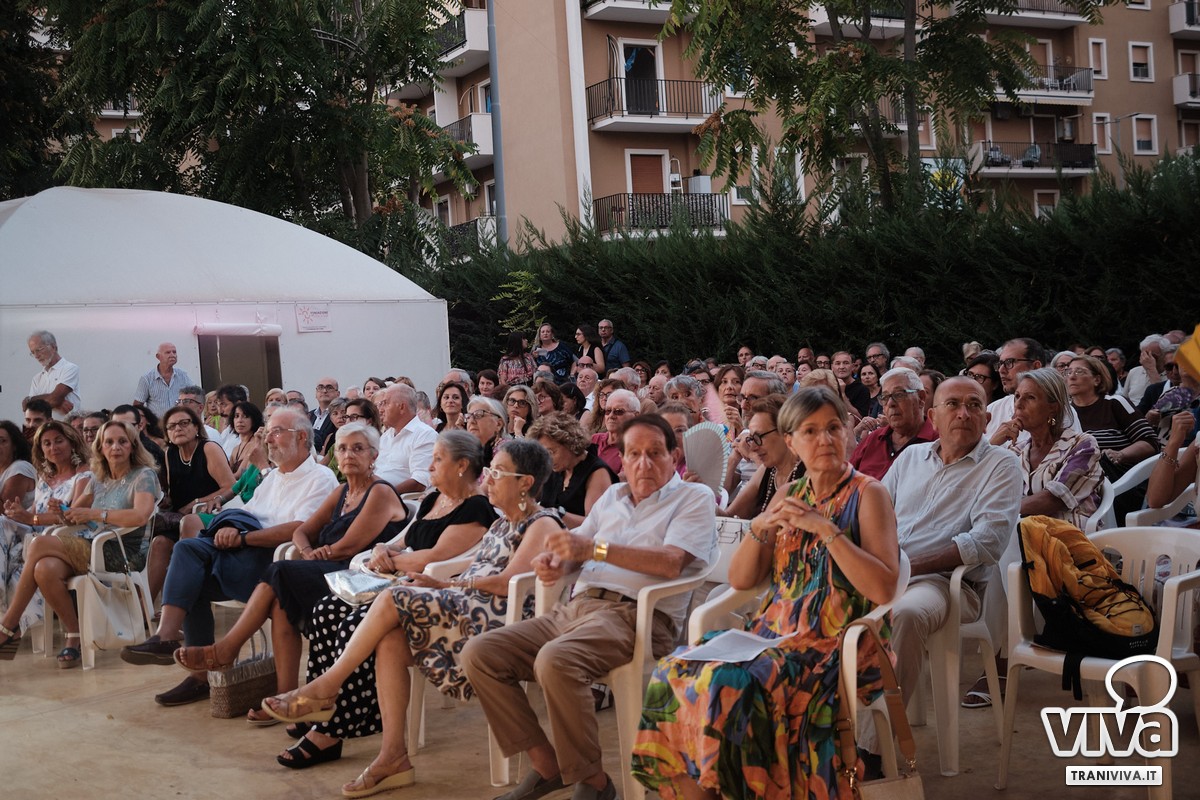 Pubblico alla premiazione della I edizione del concorso "La poesia è un'oasi"