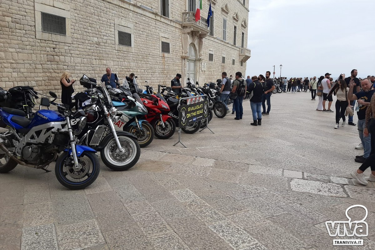 Moto in Piazza Duomo