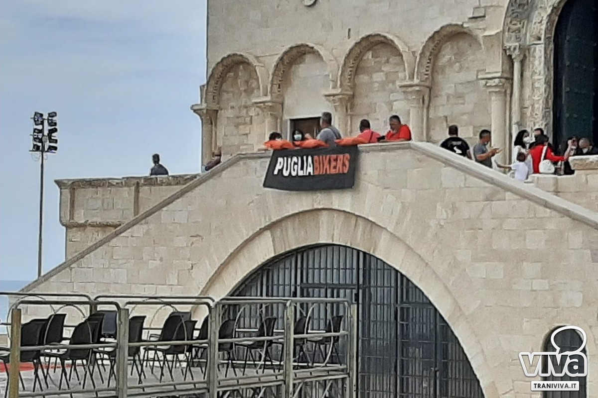 Moto in Piazza Duomo
