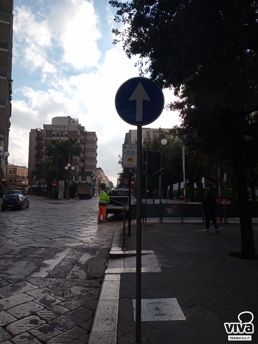 Isola pedonale in piazza della Repubblica: installata la segnaletica