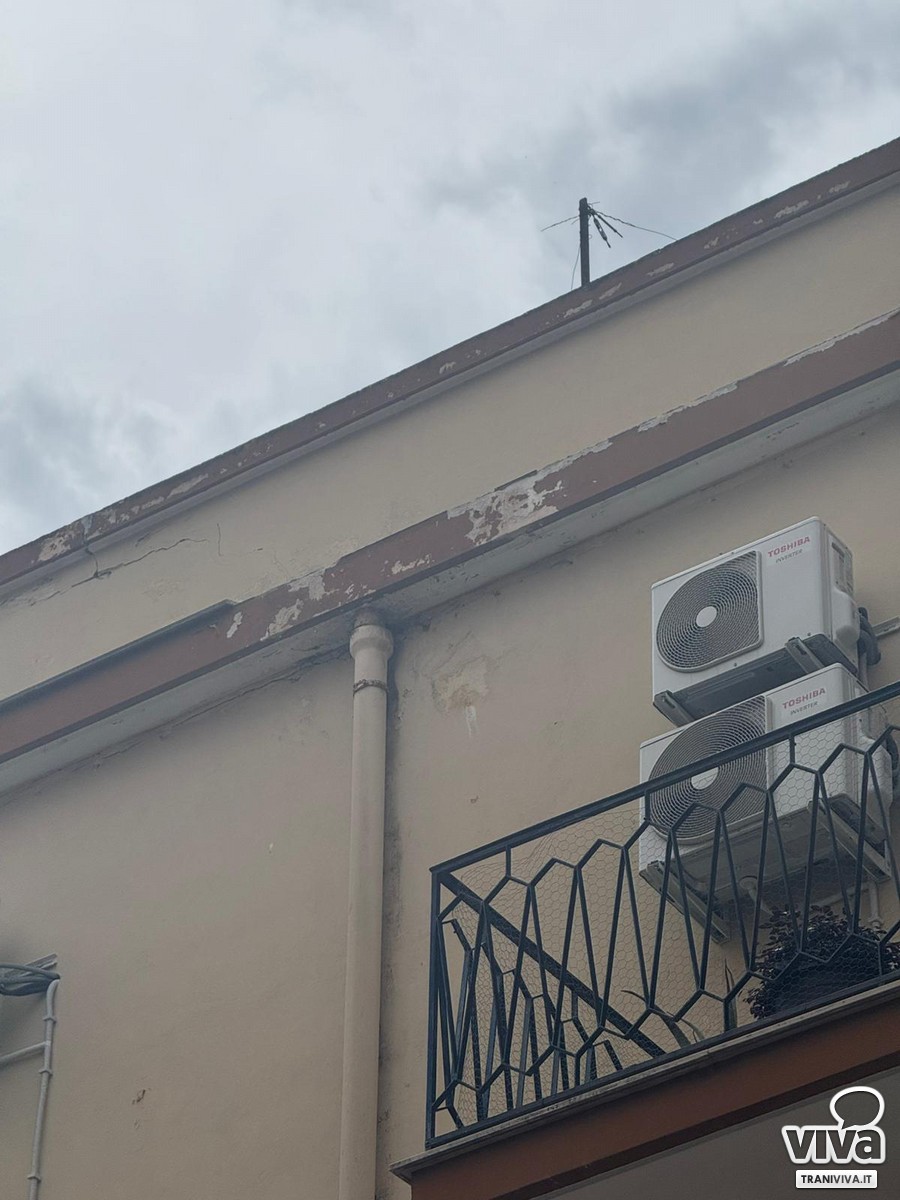 Crolla cornicione in via Dalmazia