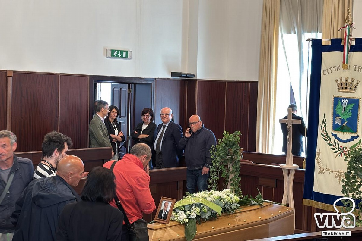 Camera ardente per Carlo Avantario