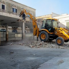 Piazza Longobardi, giù la copertura del mercato ittico (14 febbraio 2011)