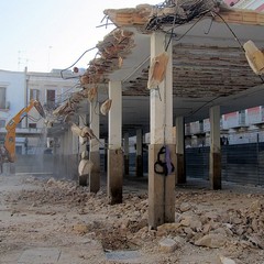 Piazza Longobardi, giù la copertura del mercato ittico (14 febbraio 2011)