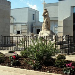 Nuove aiuole al cimitero di Trani