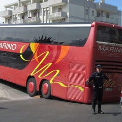 Trani, autobus bloccato sulla rampa della 16 bis