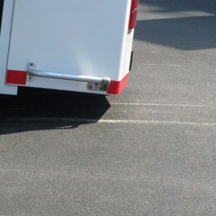 Trani, autobus bloccato sulla rampa della 16 bis