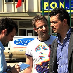 Trani, finalmente i nuovi tricolori sulle nostre scuole