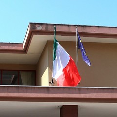 Trani, finalmente i nuovi tricolori sulle nostre scuole