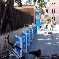 Installazione delle colonnine per il bike sharing a Trani