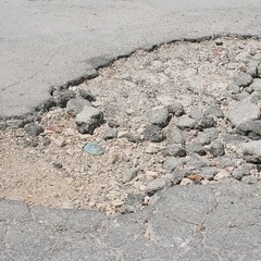 Buche stradali in via Salvemini