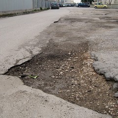 Buca Stradale in via Polonia - incrocio via Russia