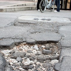 Buca Stradale in via Bonomo (pressi civico 10)