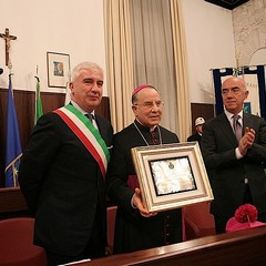 Cittadinanza onoraria a monsignor Giovan Battista Pichierri