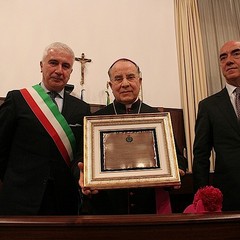 Cittadinanza onoraria a monsignor Giovan Battista Pichierri