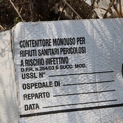 Rifiuti pericolosi abbandonati in contrada Carrara delle monache