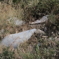Rifiuti pericolosi abbandonati in contrada Carrara delle monache