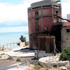 Blitz di TraniViva nell'ex distilleria Angelini