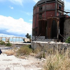 Blitz di TraniViva nell'ex distilleria Angelini