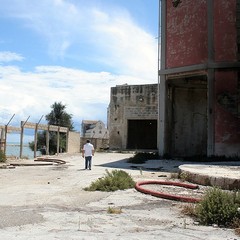 Blitz di TraniViva nell'ex distilleria Angelini