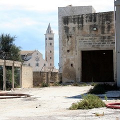 Blitz di TraniViva nell'ex distilleria Angelini