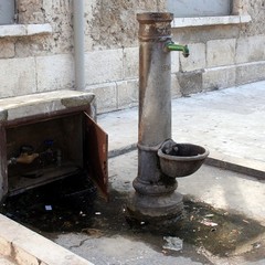 Acqua a volontà in via Pedaggio Santa Chiara