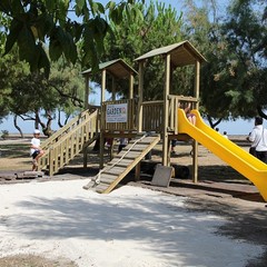 Nuove giostre nella villa comunale di Trani